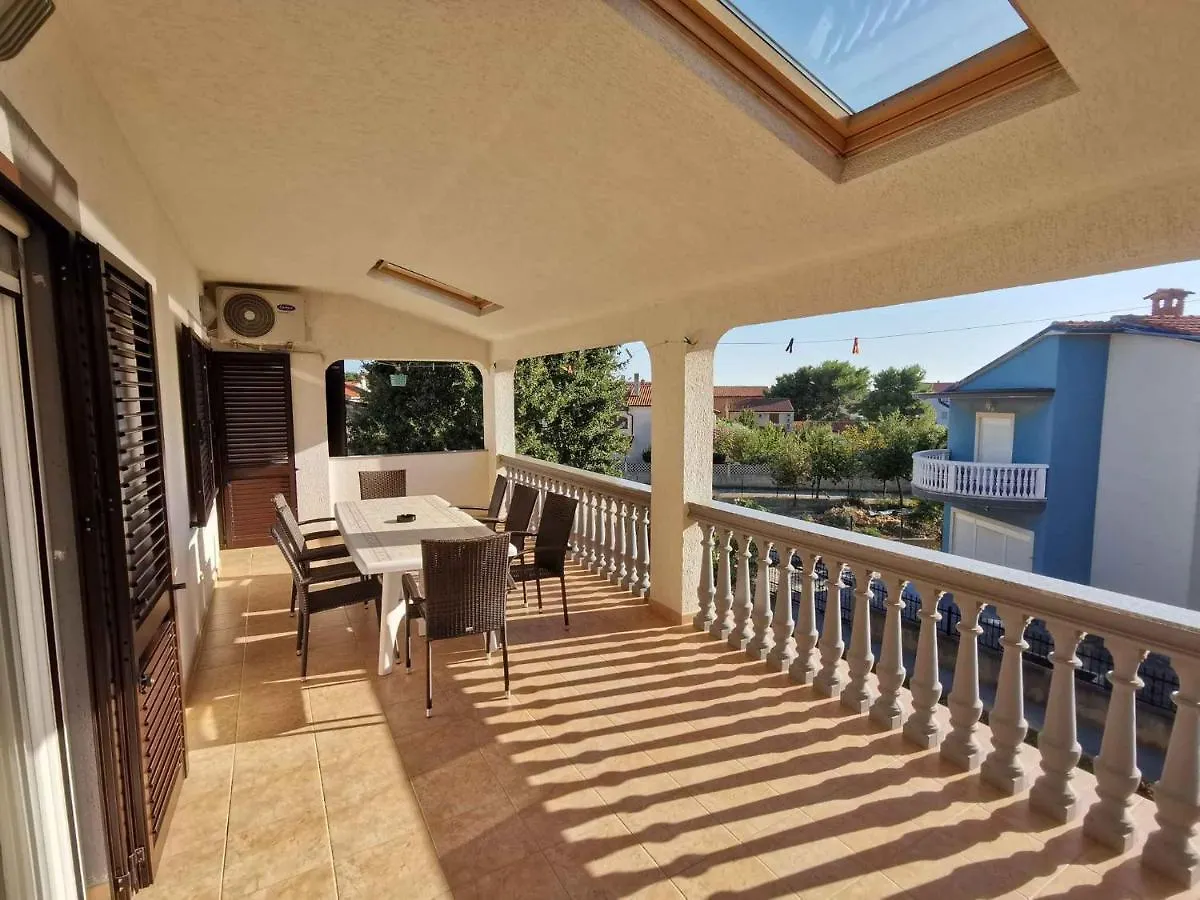 Apartment In Medulin With Four-Bedrooms 1 0*,  Chorvatsko