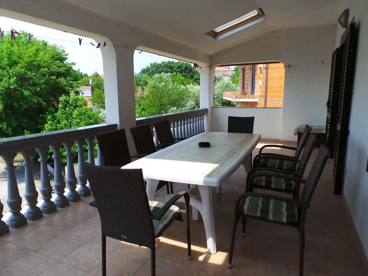 Apartment In Medulin With Four-Bedrooms 1 0*,